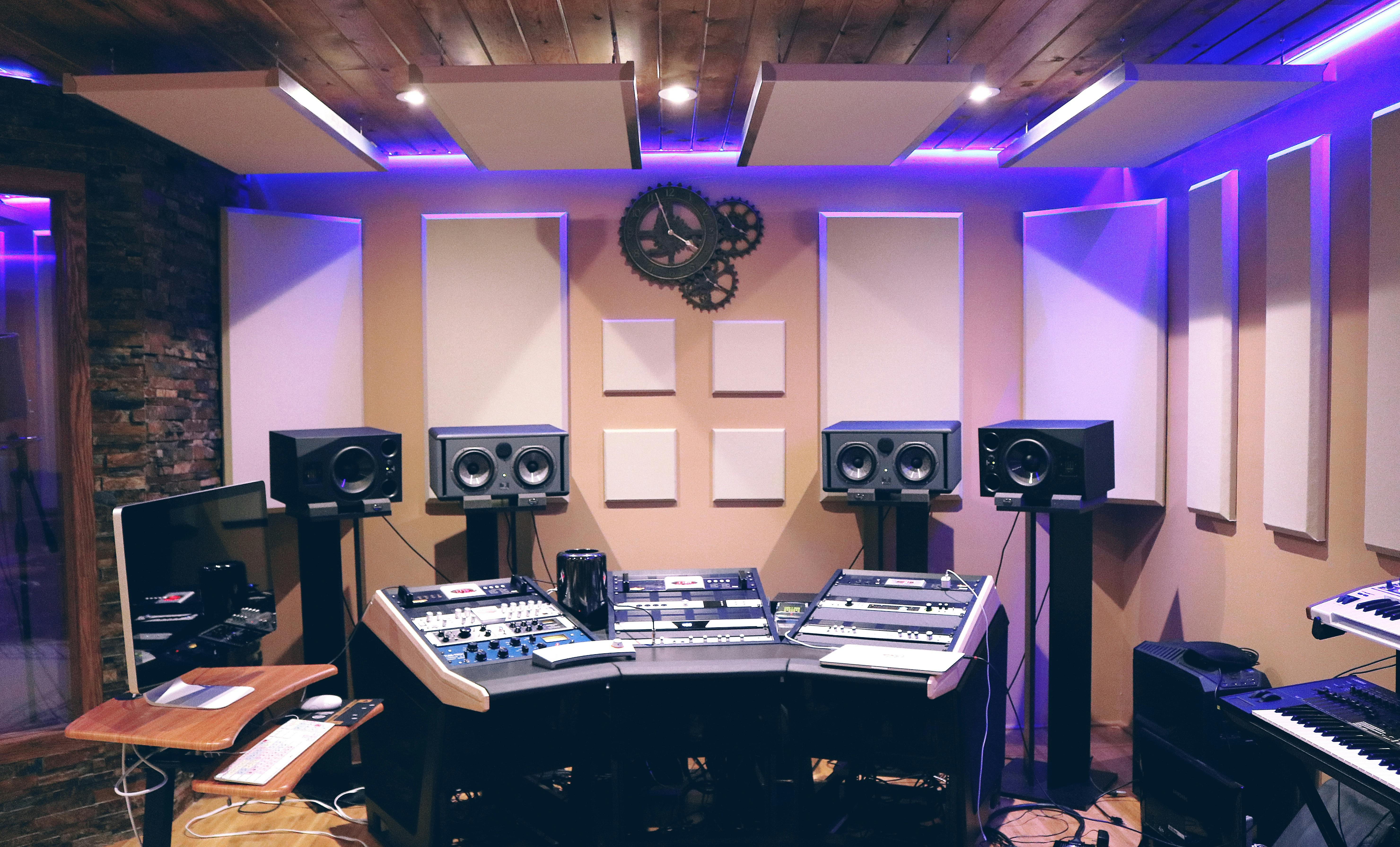 Artiste en studio d'enregistrement
